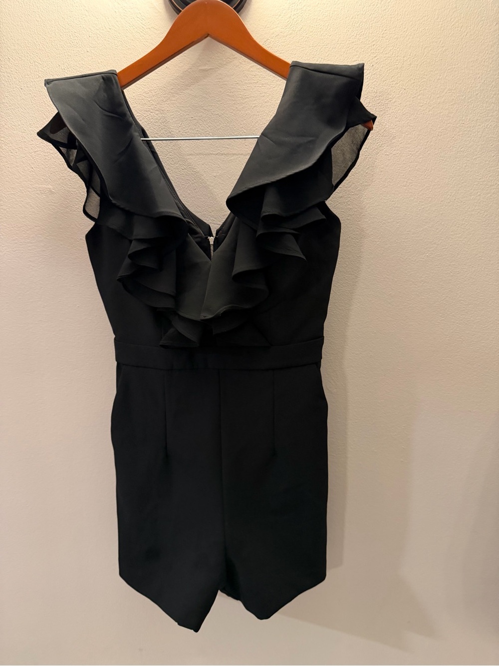 Bardot Black Ruffle V-Neck Romper‎ Sleeveless Cocktails Jumpsuit US 4 XS
